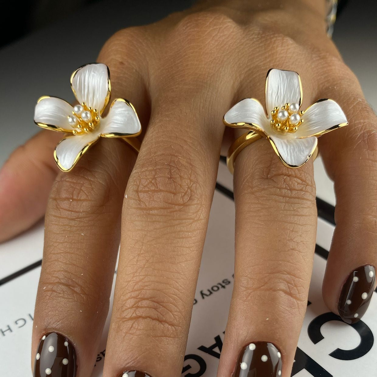 IVORY BLOOM FLORAL RING