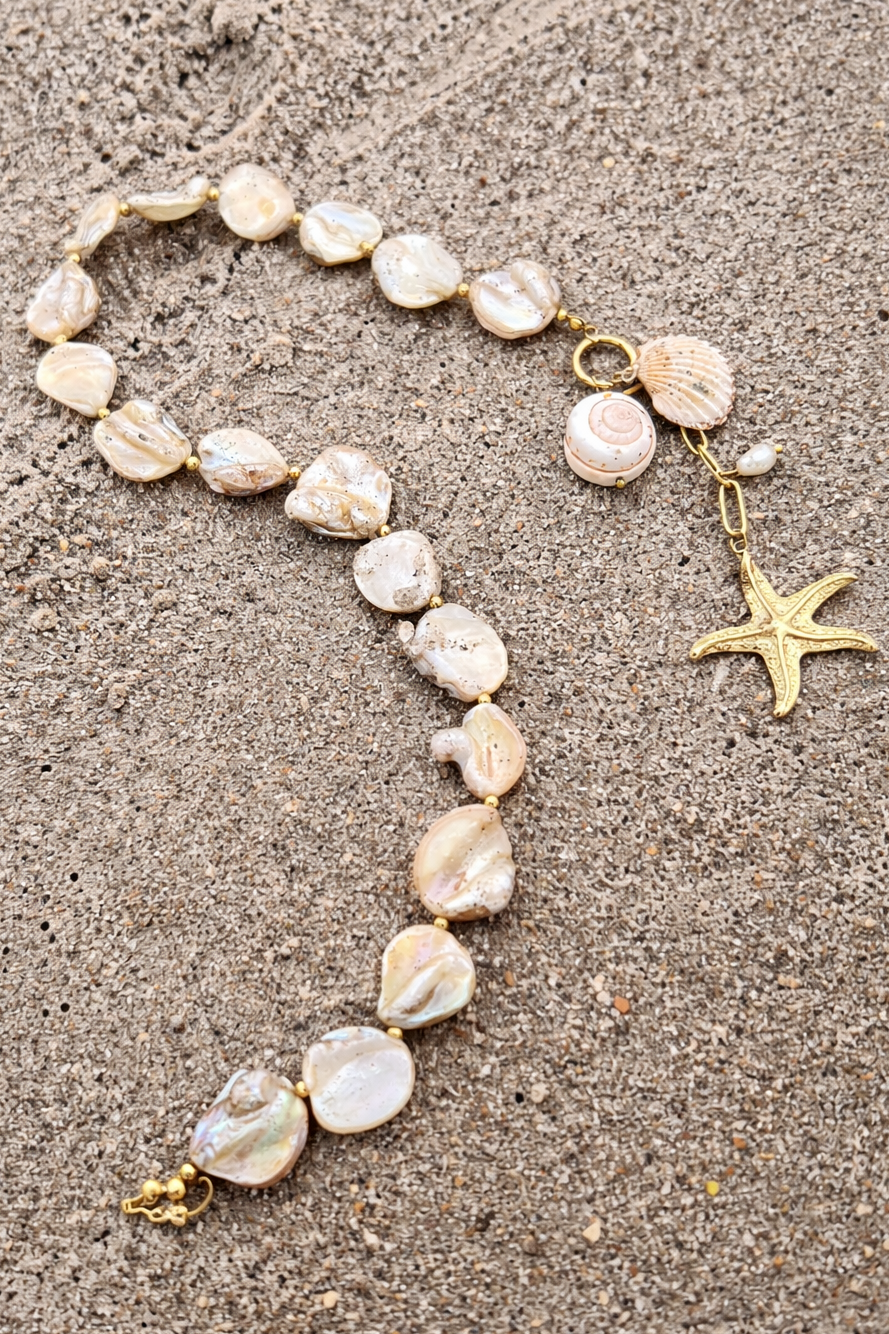 GOLDEN SHORE SEA SHELLS NECKLACE