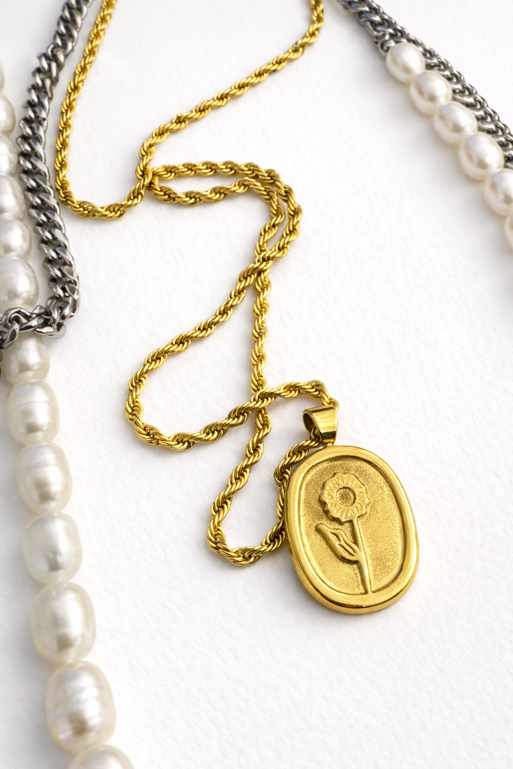 CELEST PEARL MEDALLION NECKLACE