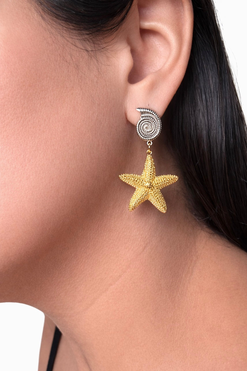 GOLDEN TIDE STAR EARRINGS