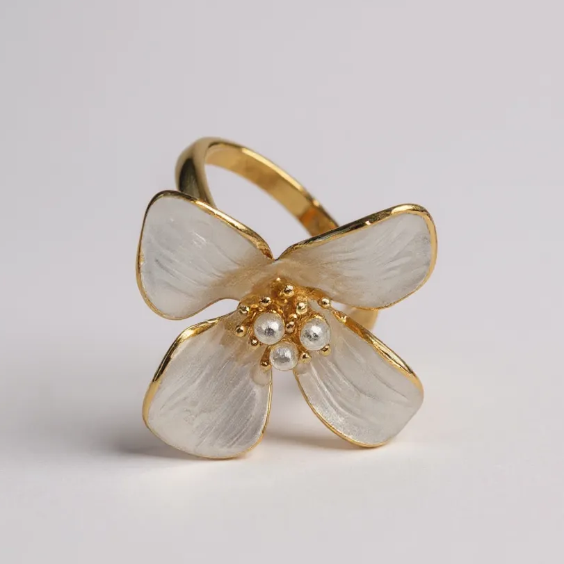 IVORY BLOOM FLORAL RING