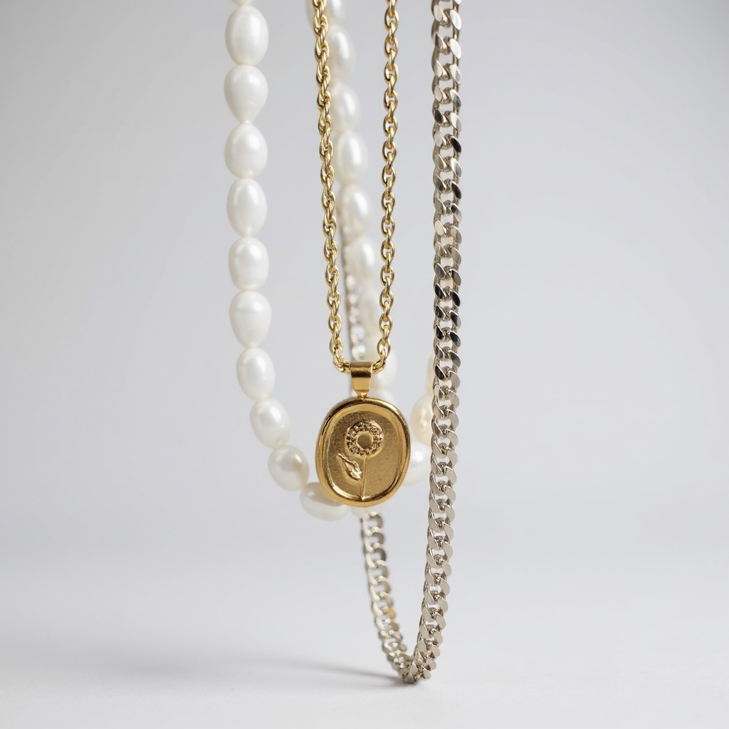 CELEST PEARL MEDALLION NECKLACE